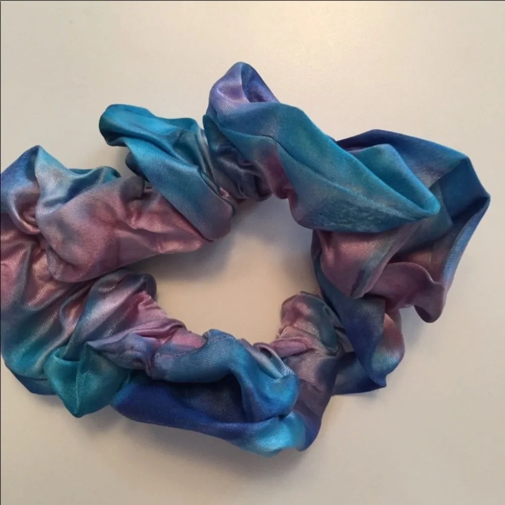5 pieces of colorful fancy Y2K hair accessories black pink gray purple and blue